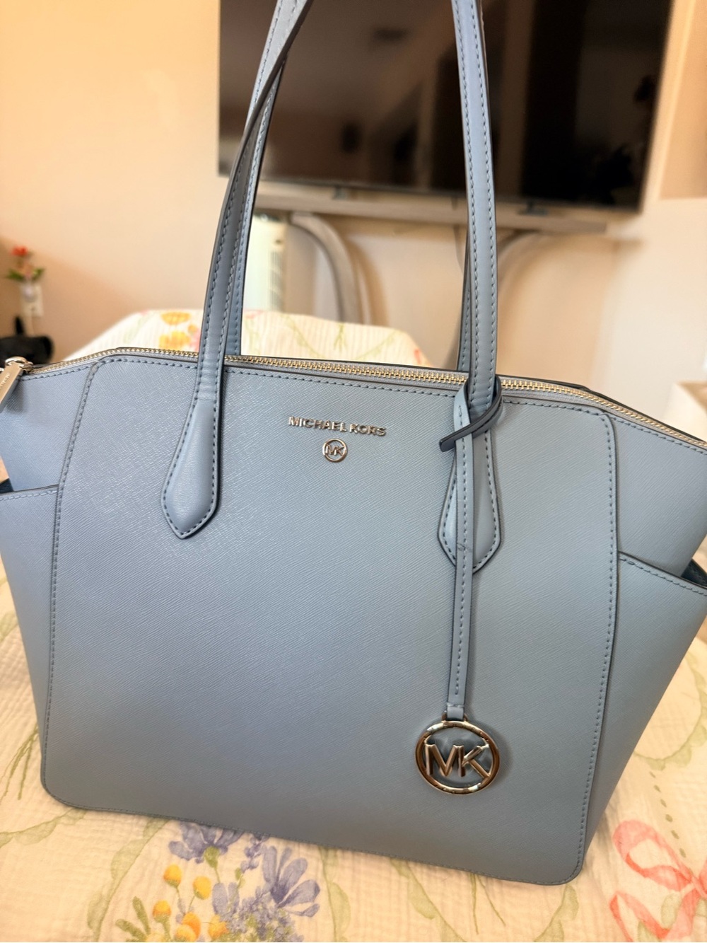 MICHAEL KORS Sky Blue Saffiano Leather Tote Bag Handbag Purse MINT CONDITION